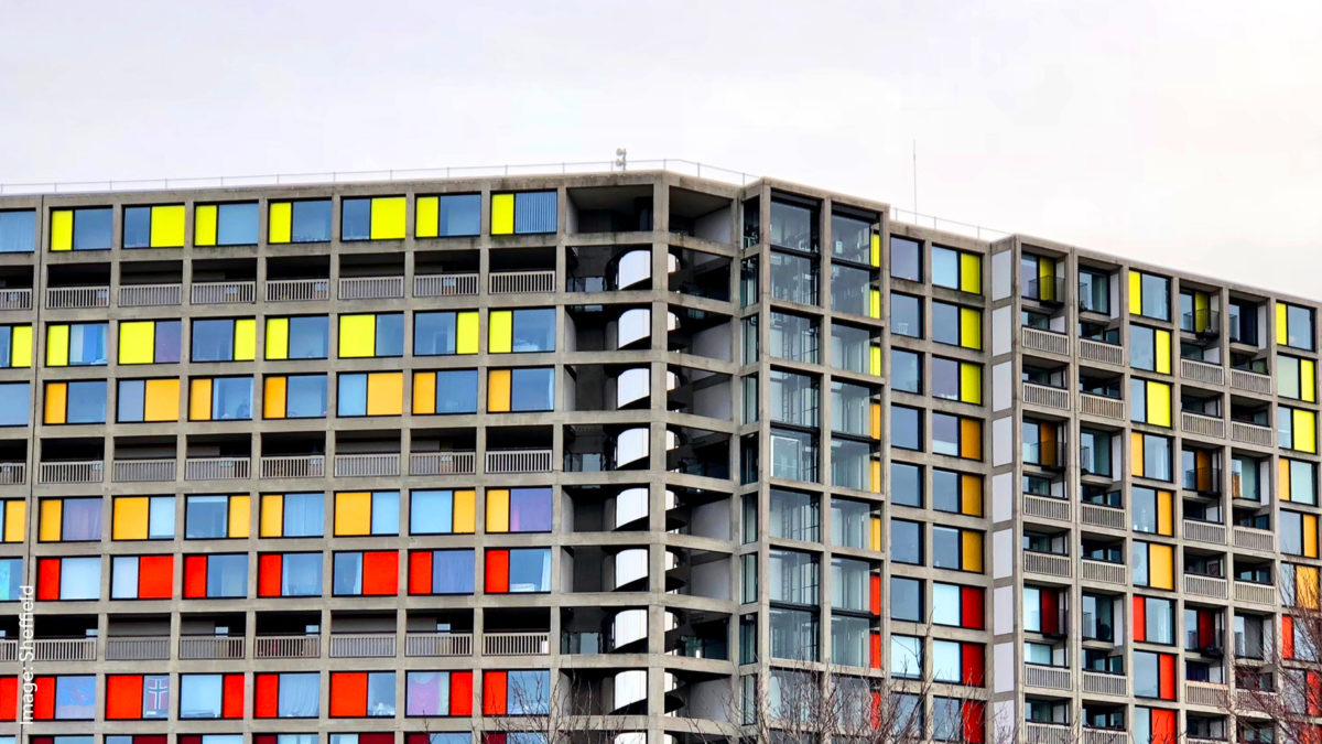 Park Hill Flats Sheffield: Mid 20th century concrete flats with color blocks of decoration